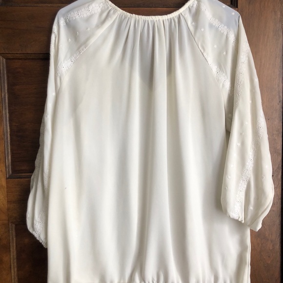 White blouse - Picture 3 of 4